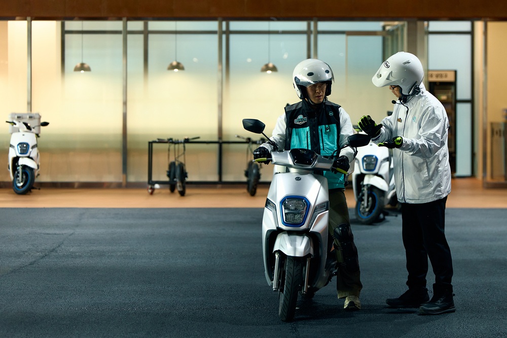 Elegant Youths Unveil New Curriculum for Baemin Riders School